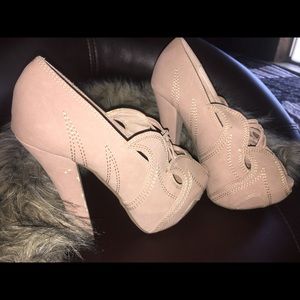 Show dazzle heel size 6